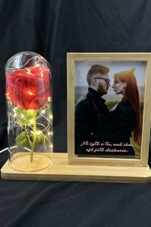 Kornize Bambu me trendafil te kuq